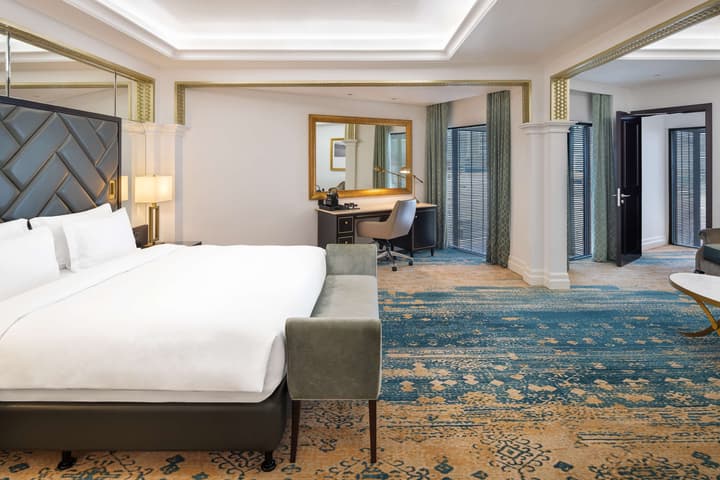 Radisson Blu Hotel, Dubai Deira Creek