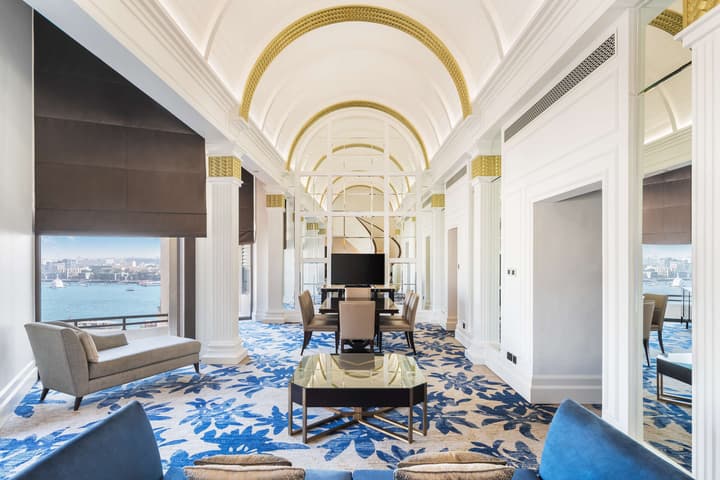 Radisson Blu Hotel, Dubai Deira Creek