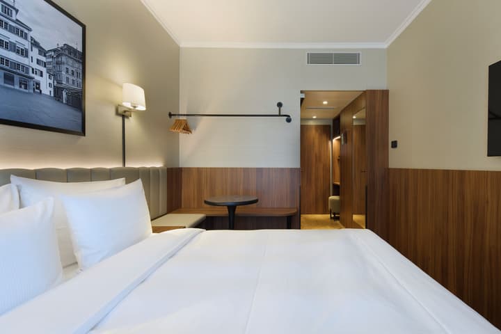 Central Plaza Hotel
