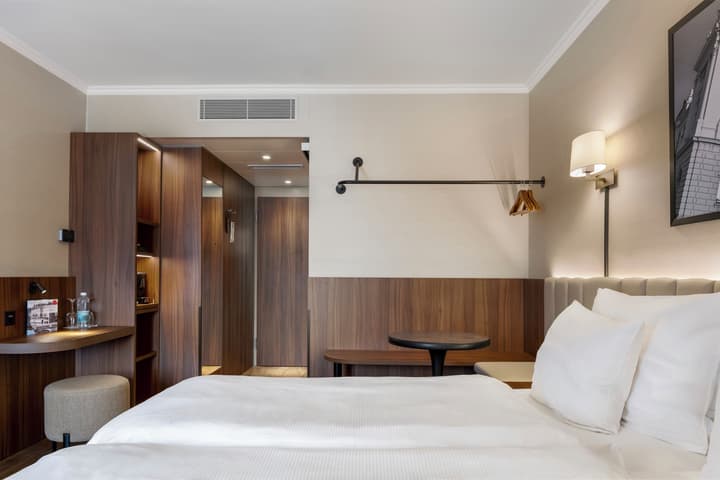 Central Plaza Hotel