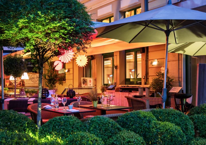 Central Plaza Hotel