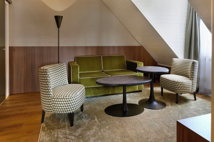 Central Plaza Hotel