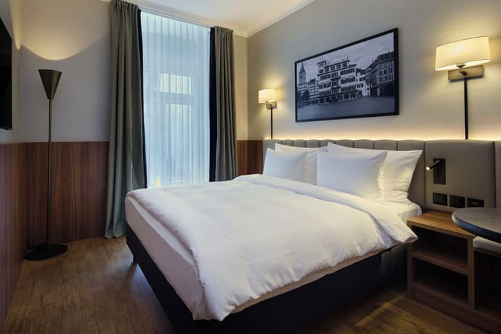 Central Plaza Hotel