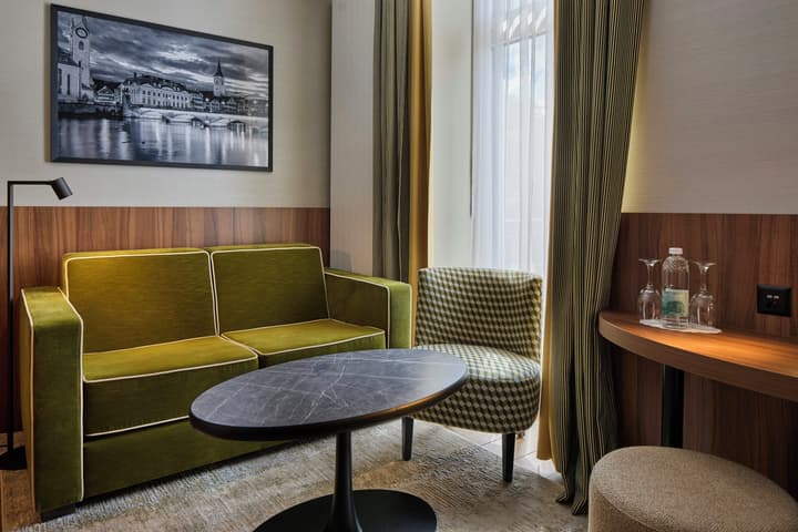 Central Plaza Hotel
