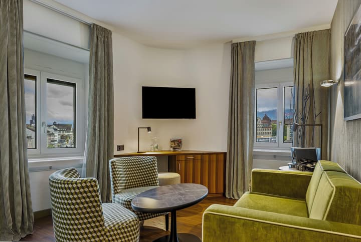 Central Plaza Hotel