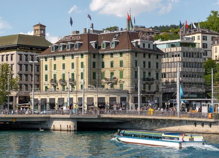 Central Plaza Hotel