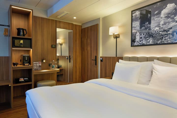 Central Plaza Hotel