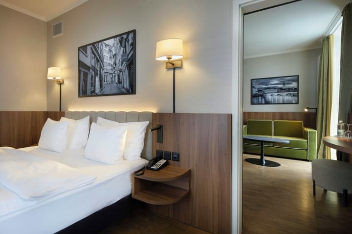 Central Plaza Hotel