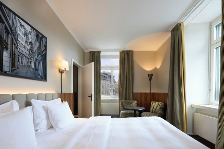 Central Plaza Hotel