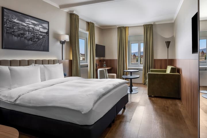 Central Plaza Hotel
