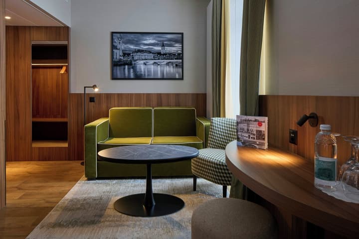 Central Plaza Hotel
