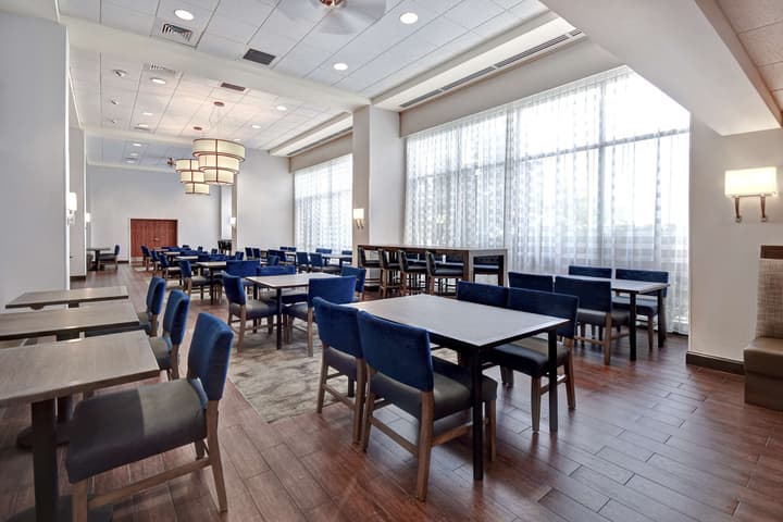 Hampton Inn & Suites Alexandria Old Town Area South