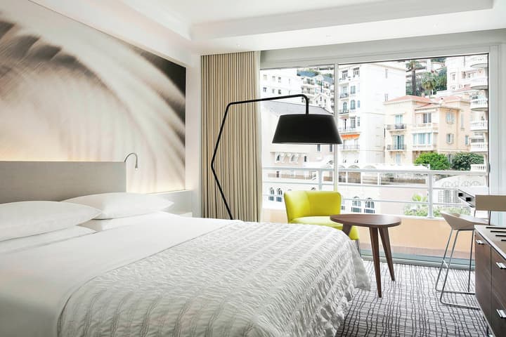 Le Meridien Beach Plaza