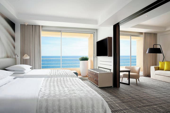 Le Meridien Beach Plaza