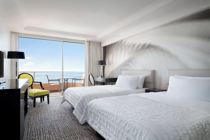 Le Meridien Beach Plaza