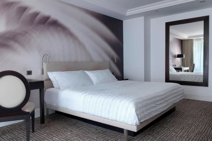 Le Meridien Beach Plaza