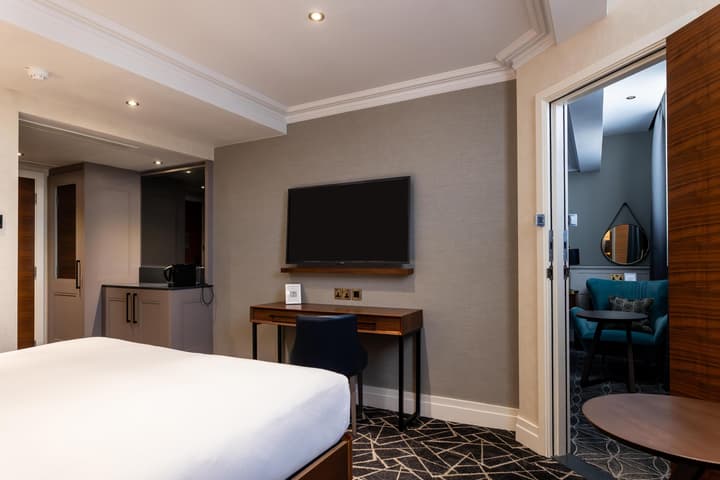 100 Queen's Gate Hotel London Kensington, Curio Collection by Hilton