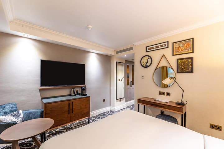 100 Queen's Gate Hotel London Kensington, Curio Collection by Hilton