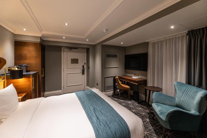 100 Queen's Gate Hotel London Kensington, Curio Collection by Hilton