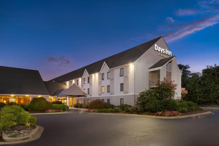 Days Inn by Wyndham Lanham Washington DC