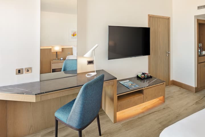 JA Beach Hotel, Dubai