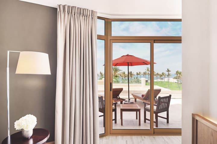 JA Beach Hotel, Dubai