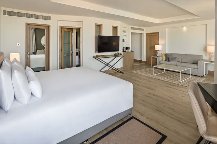 JA Beach Hotel, Dubai