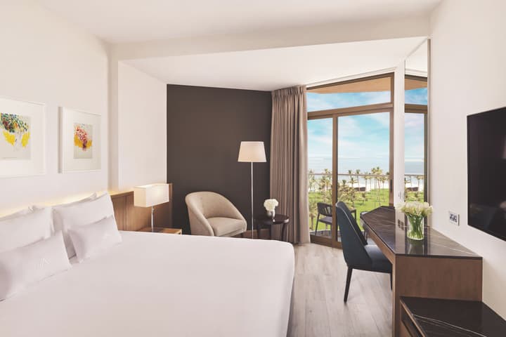 JA Beach Hotel, Dubai