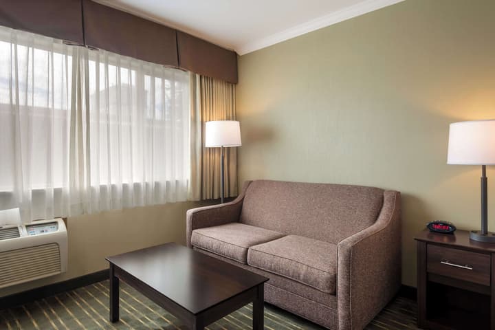 Best Western Holiday Hotel