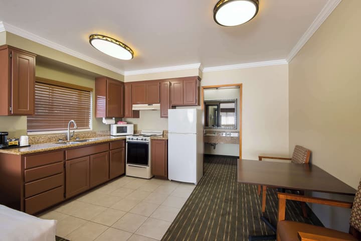 Best Western Holiday Hotel