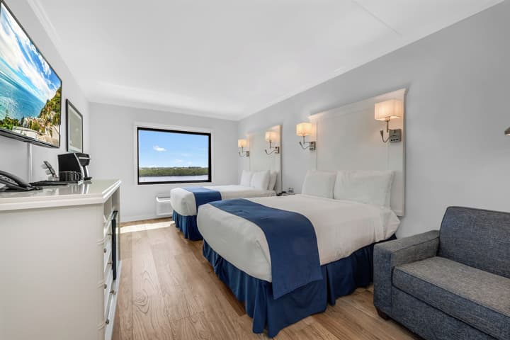 Bayfront Inn Fifth Avenue