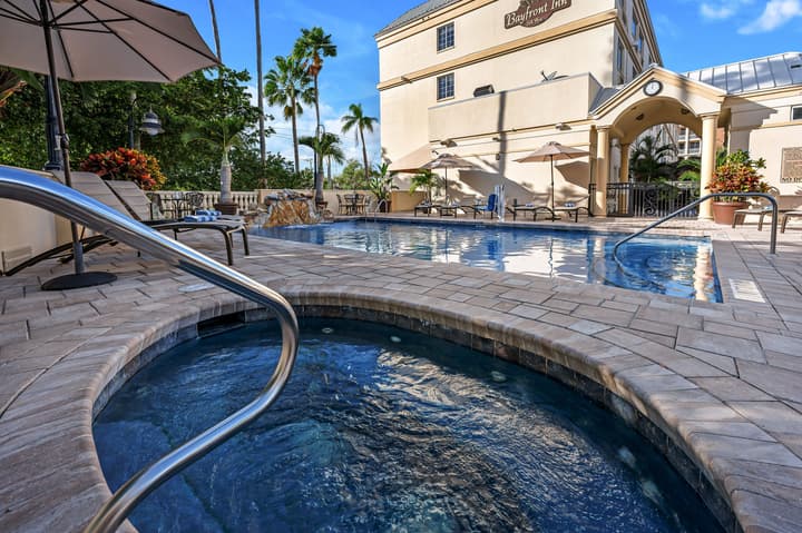 Bayfront Inn Fifth Avenue