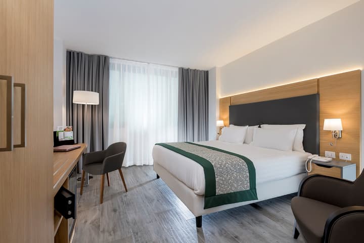 Holiday Inn Naples by IHG