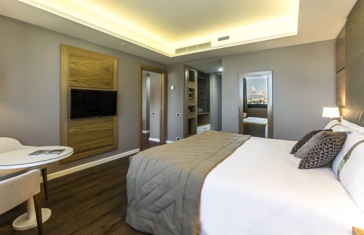 Holiday Inn Naples by IHG