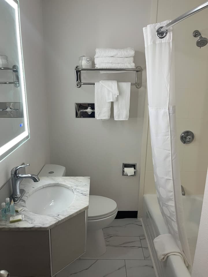 Howard Johnson by Wyndham Malden Boston Area