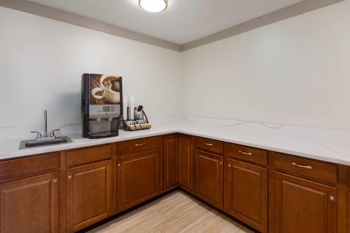 Howard Johnson by Wyndham Malden Boston Area