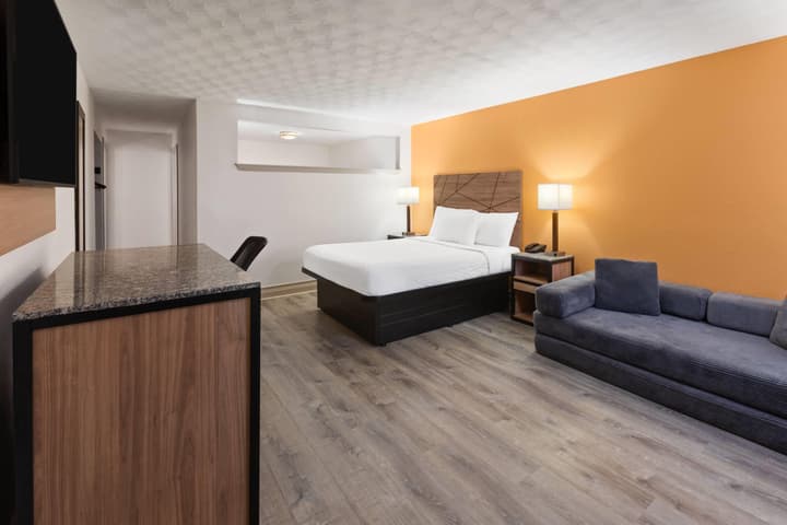 Howard Johnson by Wyndham Malden Boston Area