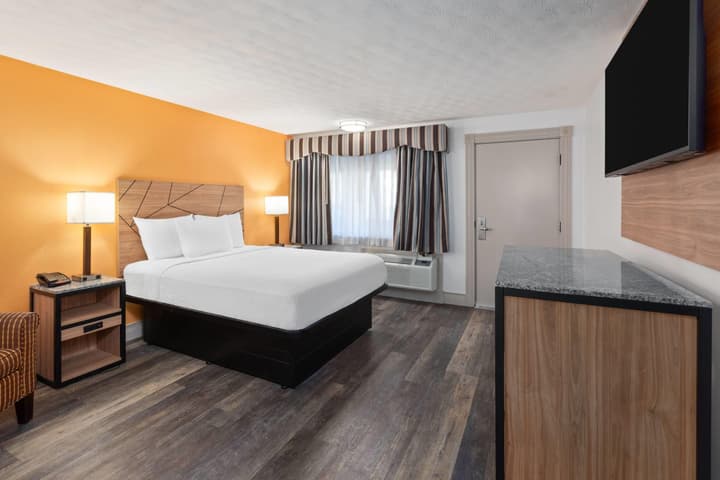 Howard Johnson by Wyndham Malden Boston Area