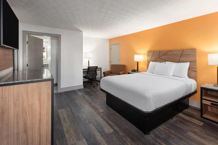 Howard Johnson by Wyndham Malden Boston Area