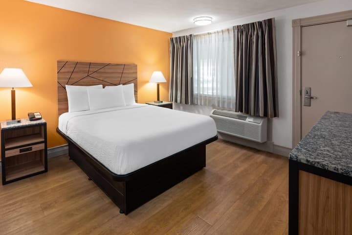 Howard Johnson by Wyndham Malden Boston Area