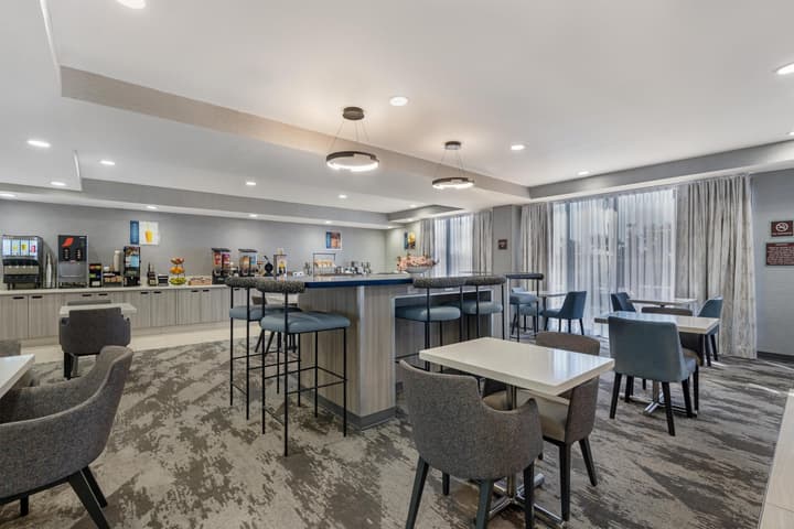 Best Western Plus Fresno Airport Hotel