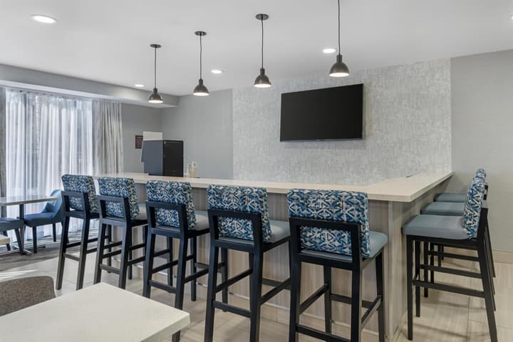 Best Western Plus Fresno Airport Hotel