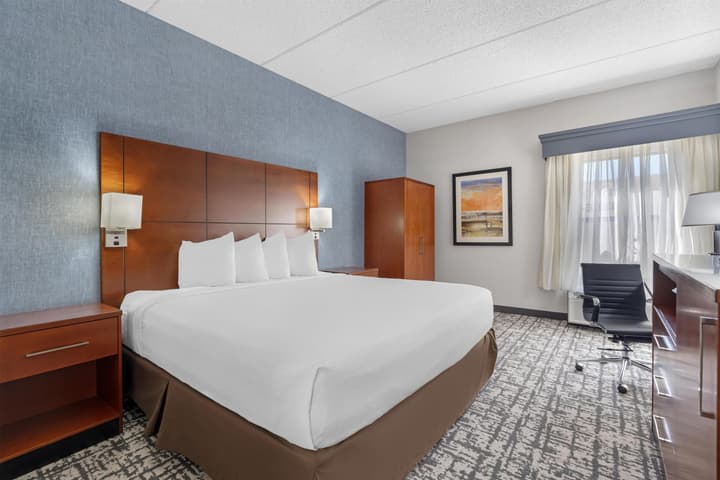 Best Western Plus Fresno Airport Hotel