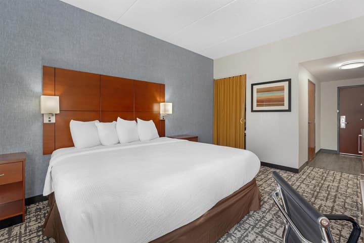 Best Western Plus Fresno Airport Hotel