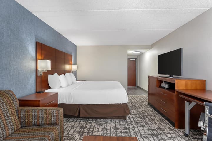 Best Western Plus Fresno Airport Hotel