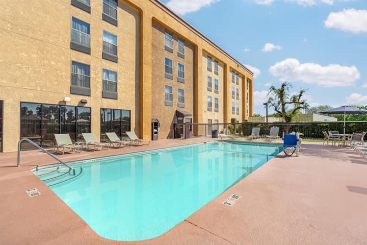 Best Western Plus Fresno Airport Hotel