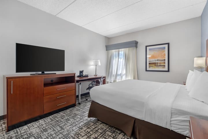 Best Western Plus Fresno Airport Hotel