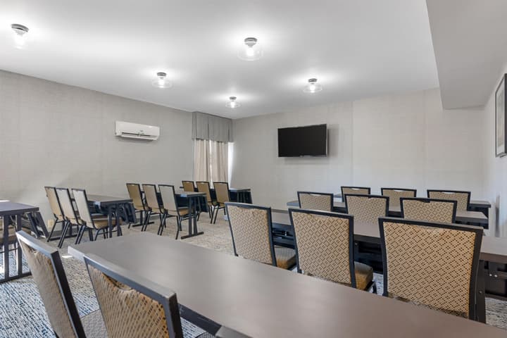 Best Western Plus Fresno Airport Hotel