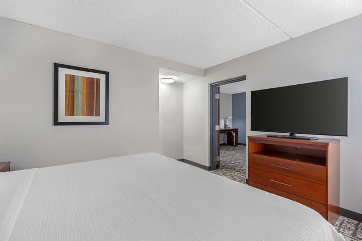 Best Western Plus Fresno Airport Hotel