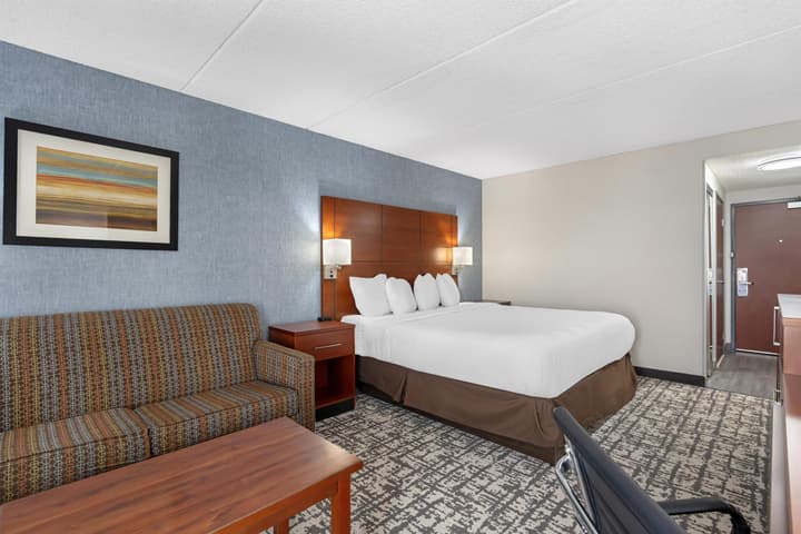 Best Western Plus Fresno Airport Hotel